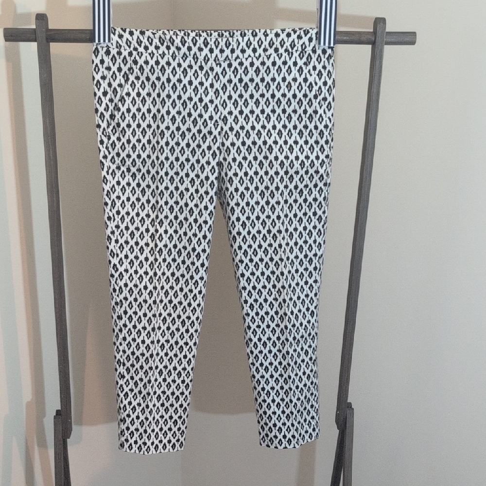 Kenar | Stylish Black and White Diamond Patterned Women's Cropped Pants